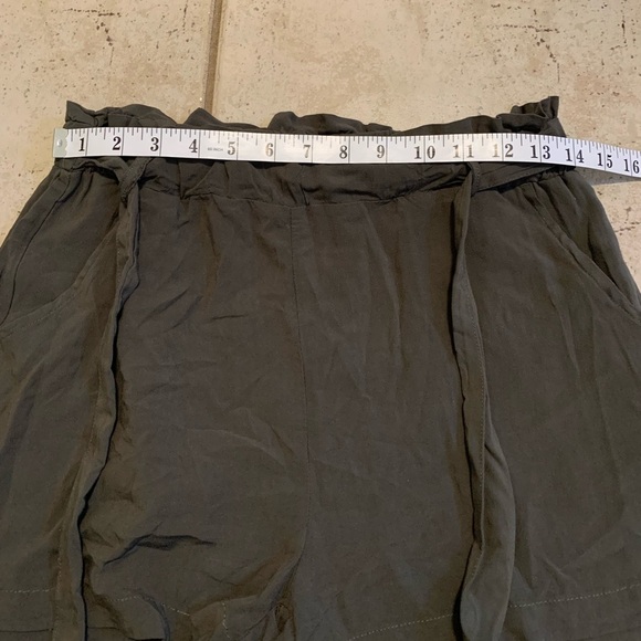 💜 ARDENE M/M Basic Collection Olive Green Paperbag Waist Tie-Front Shorts - Picture 4 of 6
